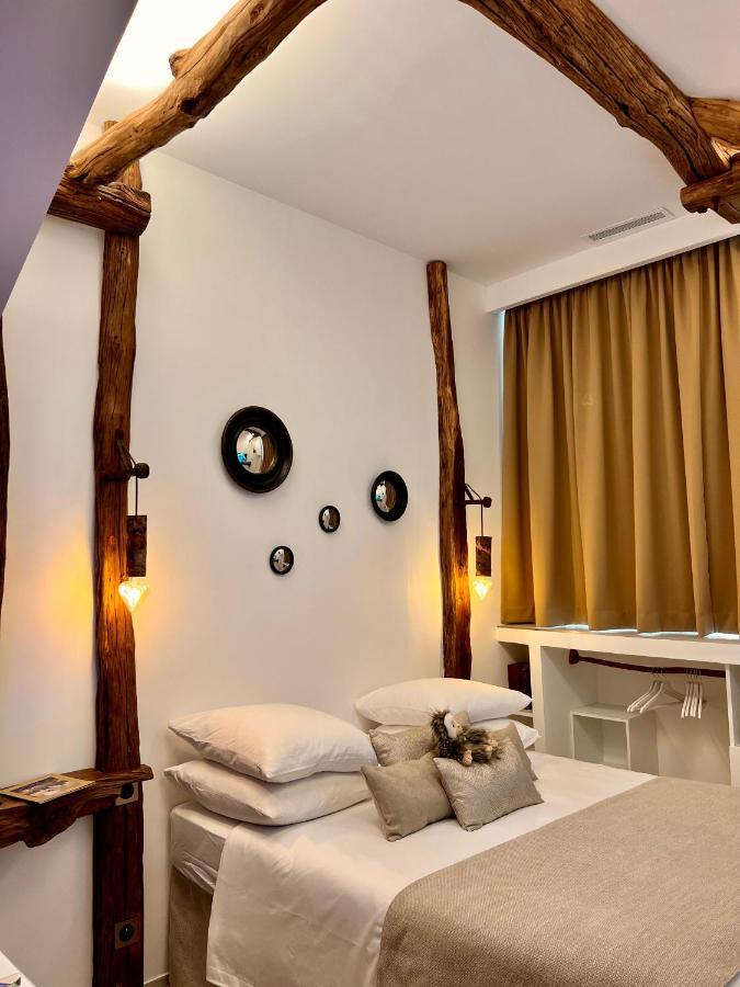 Tamarin & Capucin Suite Balneo Aubagne Exterior photo