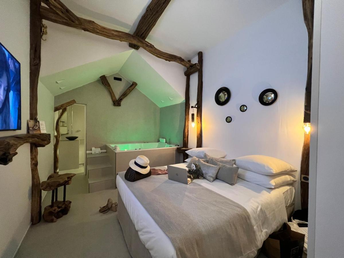 Tamarin & Capucin Suite Balneo Aubagne Exterior photo
